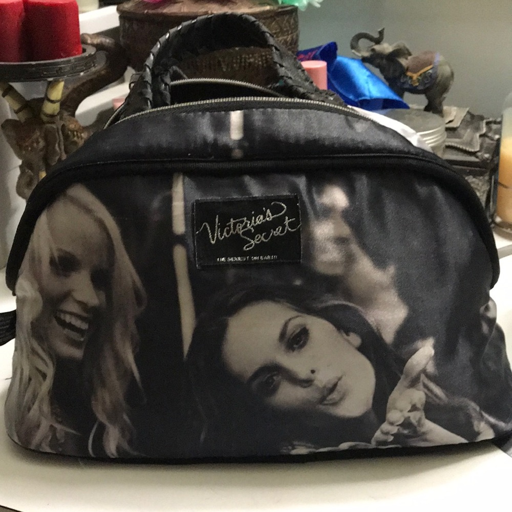 VICTORIAS REVERSIBLE MAKEUP/CLOTHING BAG